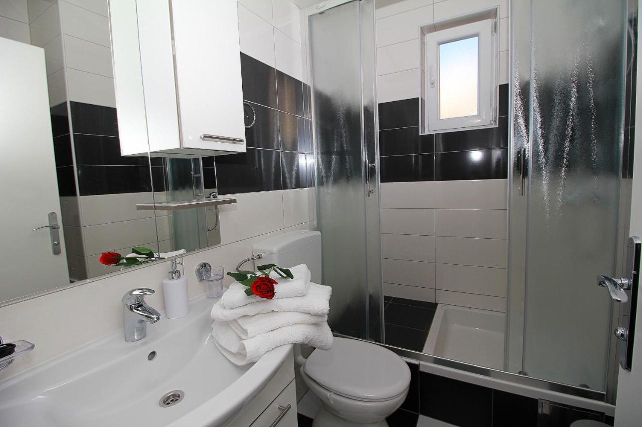 Apartmani Bozena Makarska Exteriör bild